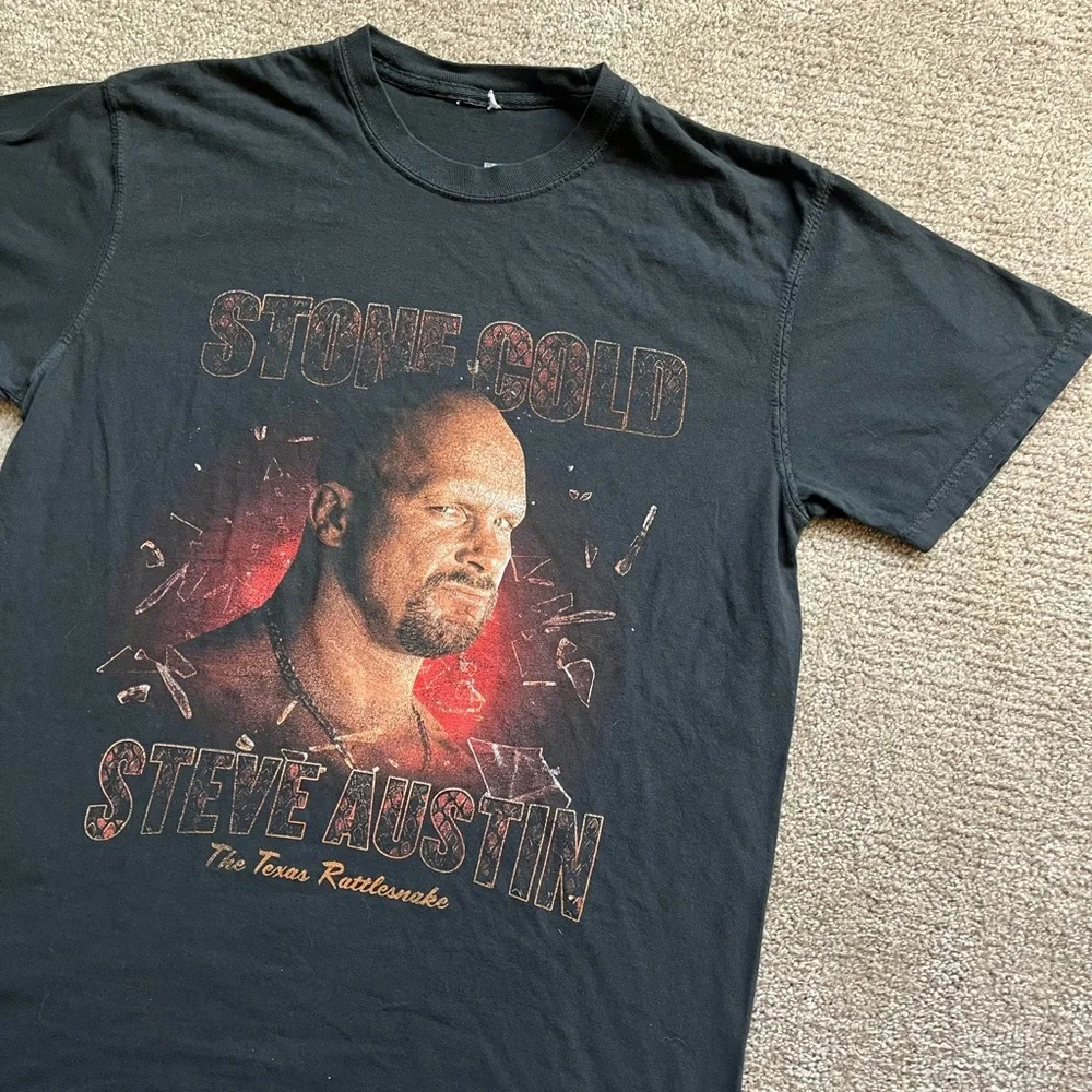 ‘2017 WWE Stone Cold Steve Austin Faded Black Tee - Picture 4 of 5